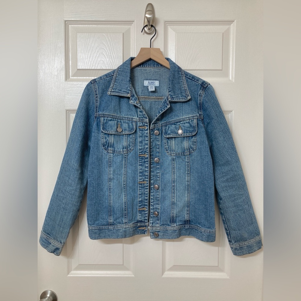Old Navy Women’s Medium Wash Blue Denim Jacket Size Medium Trucker Classic - Picture 3 of 8